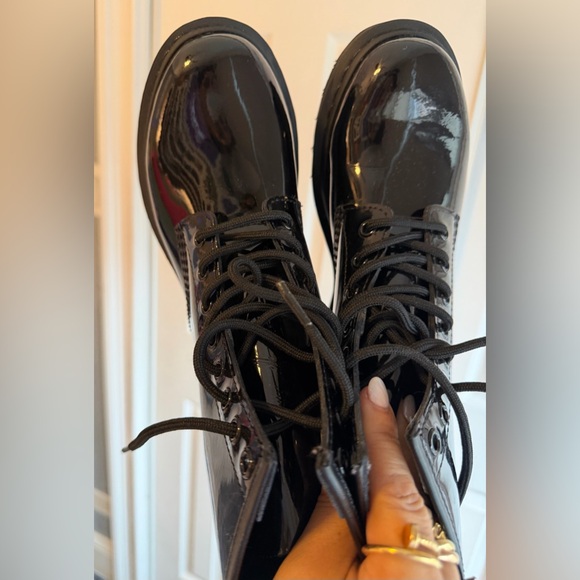 Dr. Martens Black Patent Leather Ankle Boot Women’s 
Size: 8 - Picture 5 of 10